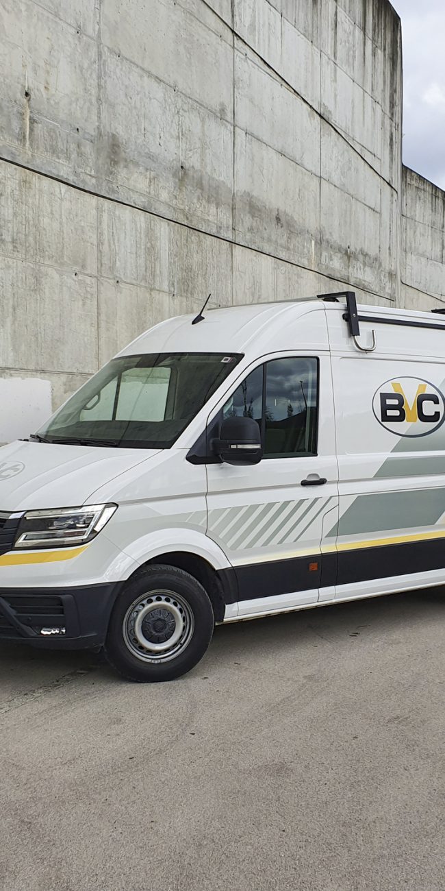 Polepitev dostavnega vozila Volkswagen Crafter za BVC, izvedeno s strani Styxz.