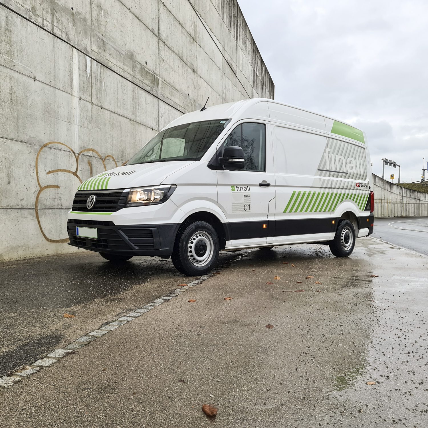 Polepitev dostavnega vozila Volkswagen Crafter za Finali Obala, izvedeno s strani Styxz.