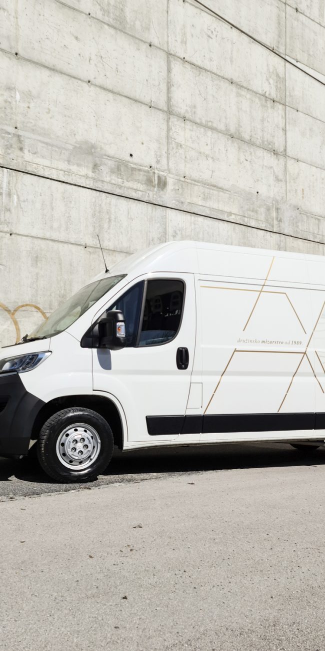 Polepitev dostavnega vozila Citroën Jumper za Ambius, izvedeno s strani Styxz. Sodobna grafična polepitev vozila.