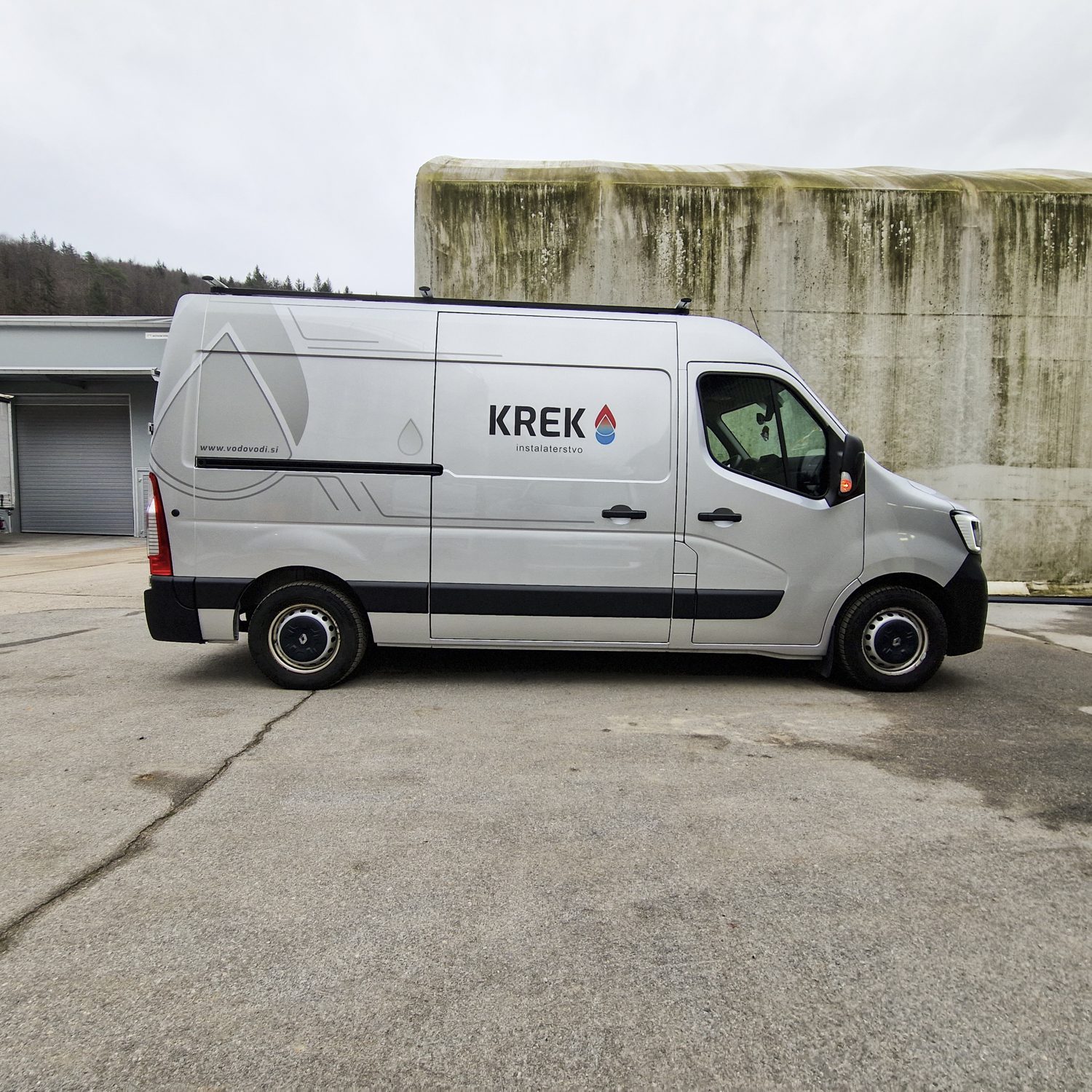 Polepitev dostavnega vozila za Krek, izvedeno s strani Styxz.