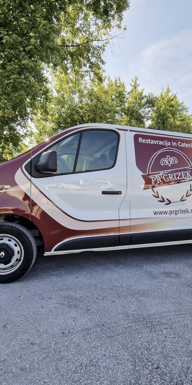 Polepitev dostavnega vozila Renault Trafic za Prgrizek, izvedeno s strani Styxz.