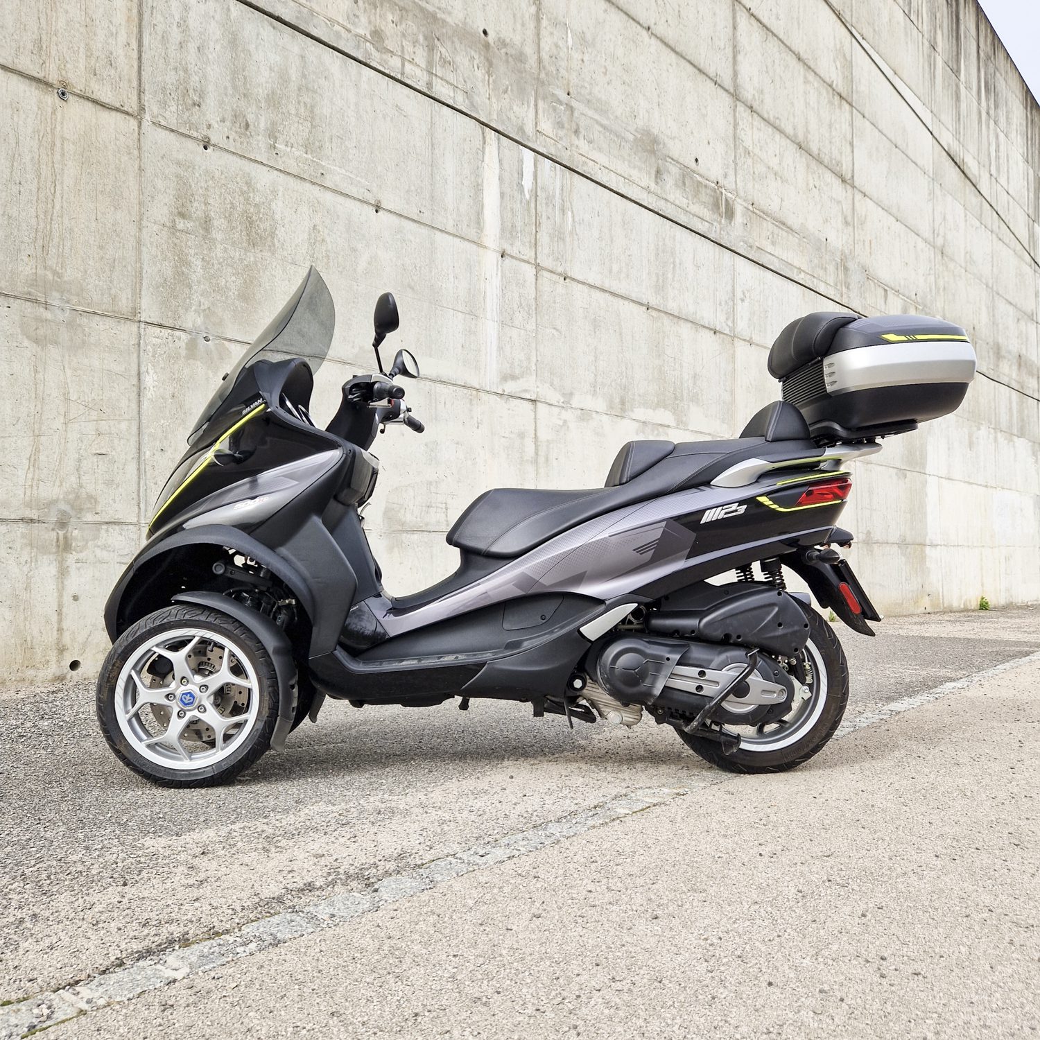Polepitev motorja Piaggio MP3, izvedeno s strani Styxz.