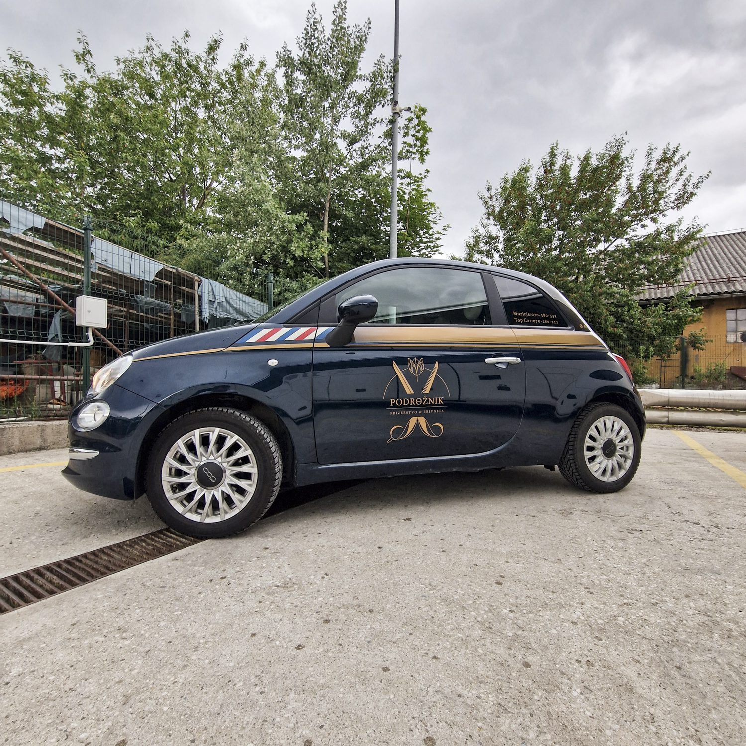 Polepitev osebnega vozila Fiat 500 za Podrožnik, izvedeno s strani Styxz.