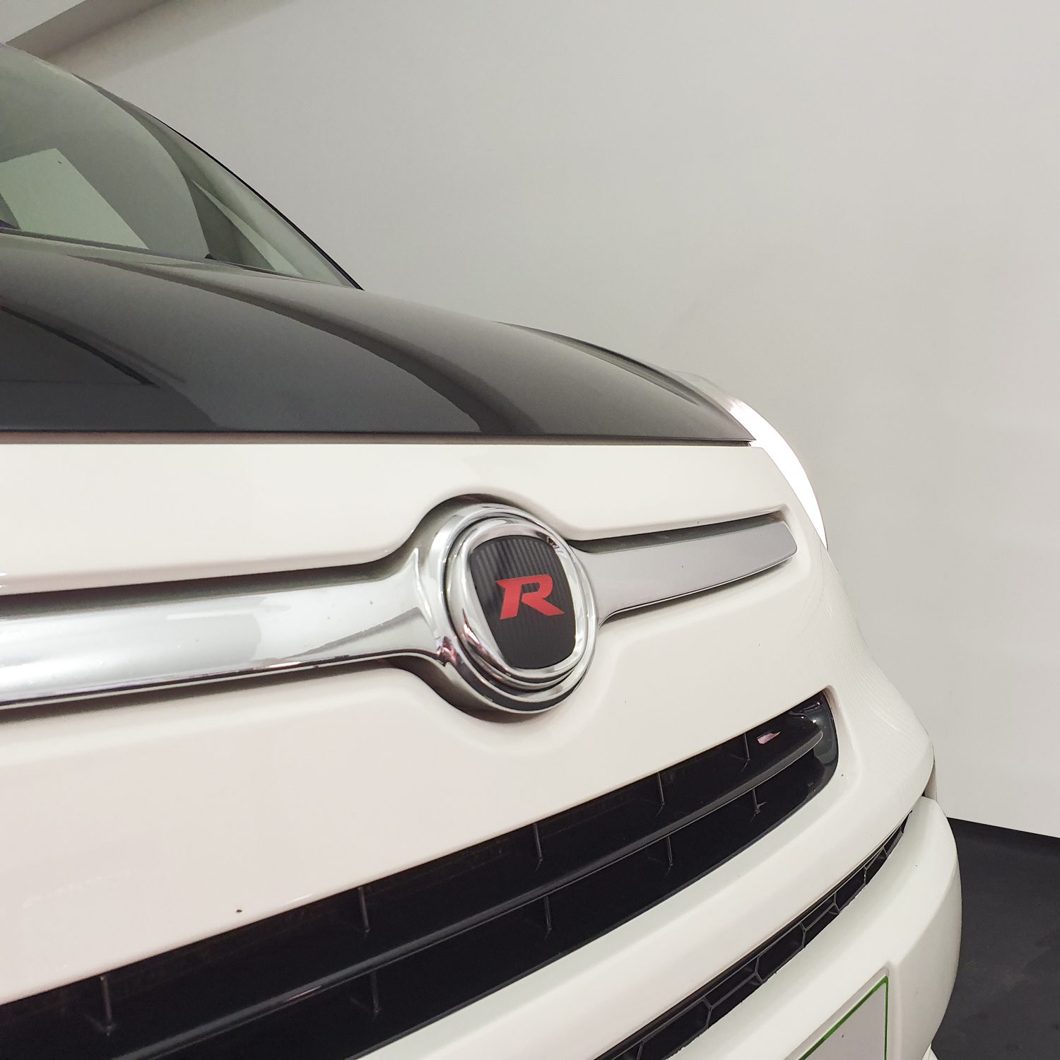 Polepitev osebnega vozila Fiat 500L, izvedeno s strani Styxz.