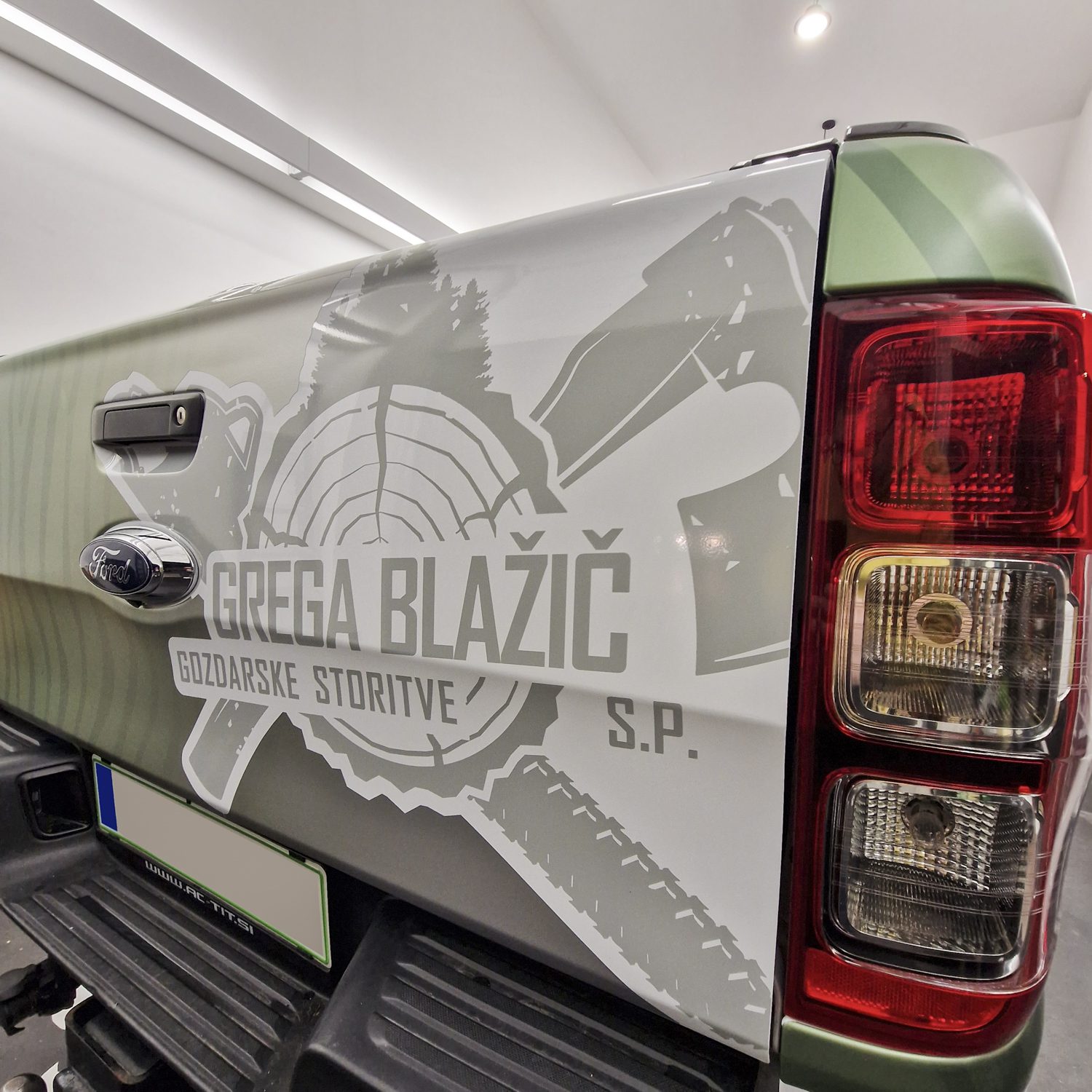 Polepitev službenega vozila Ford Ranger za Blažič, izvedeno s strani Styxz.