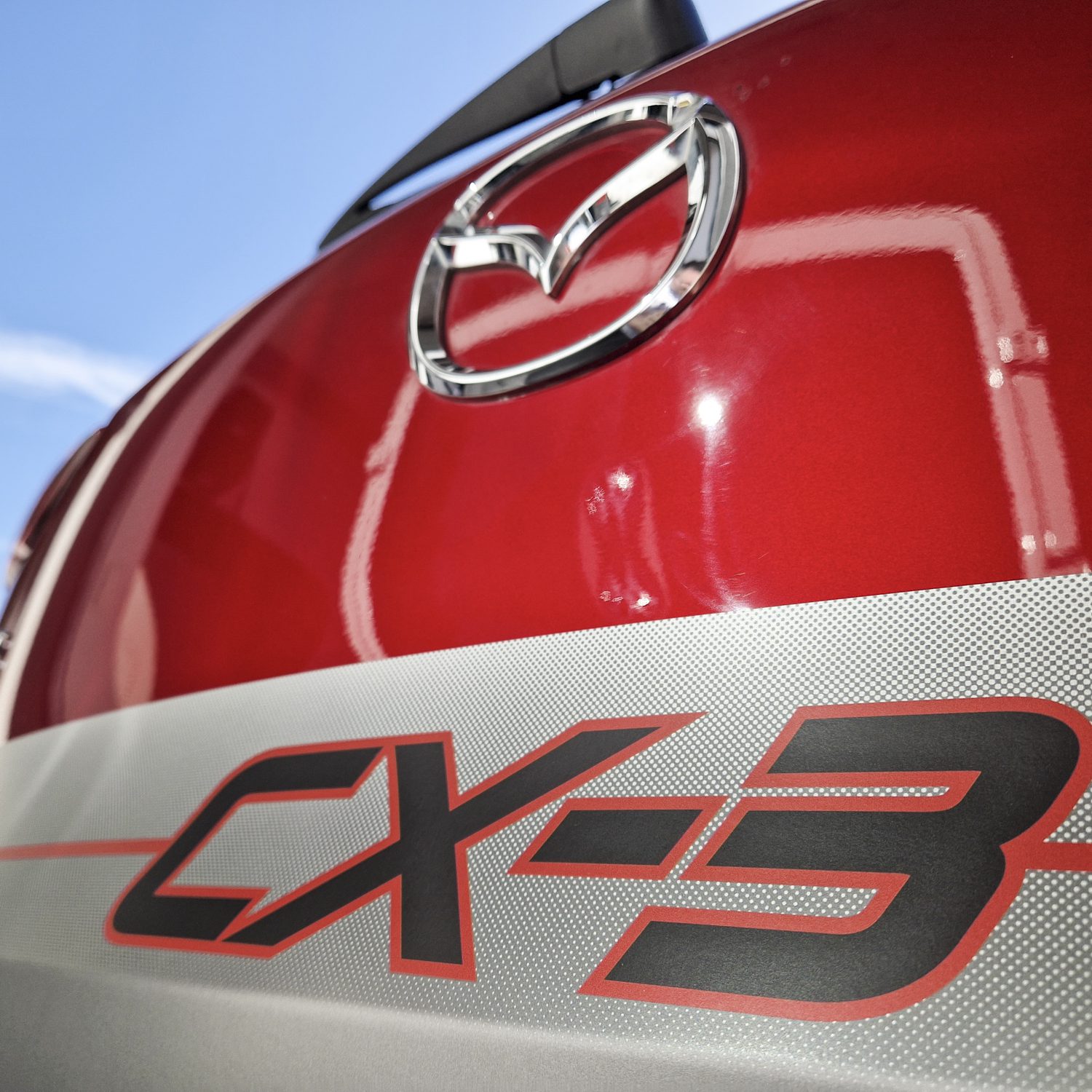 Polepitev osebnega vozila Mazda CX-3, izvedeno s strani Styxz.