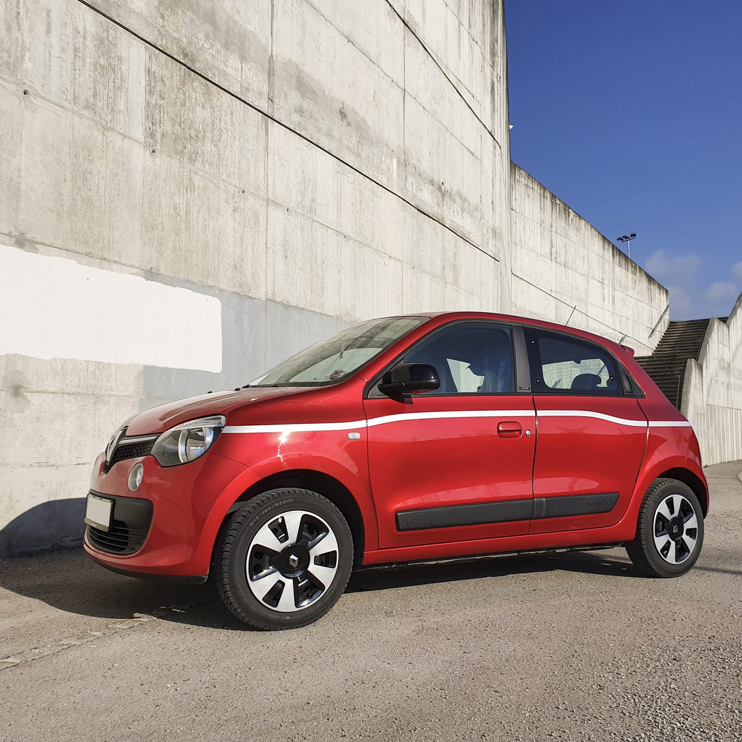 Polepitev službenega vozila Renault Twingo za Sivic, izvedeno s strani Styxz.