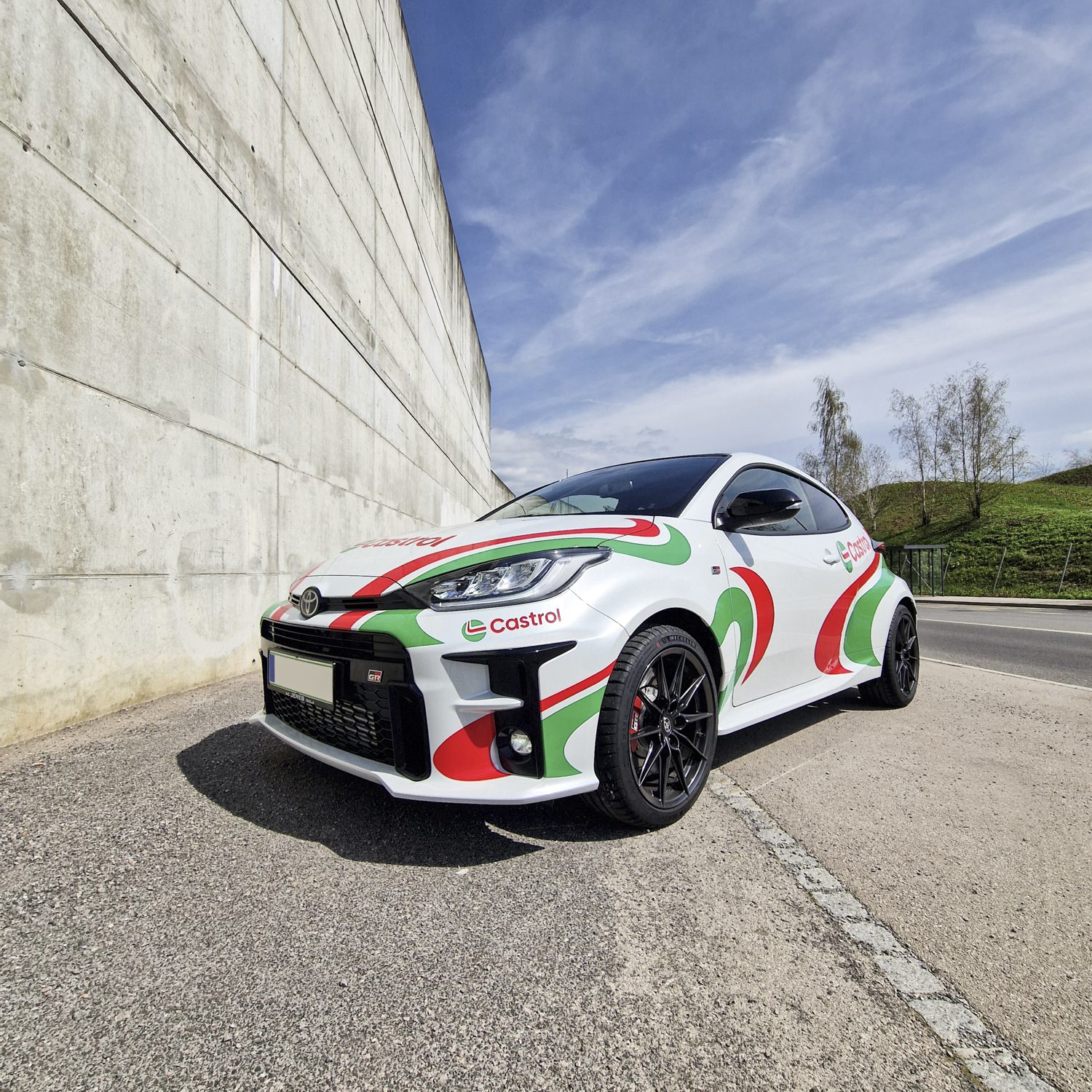 Polepitev dirkalnega vozila Astec GR Castrol, izvedeno s strani Styxz.