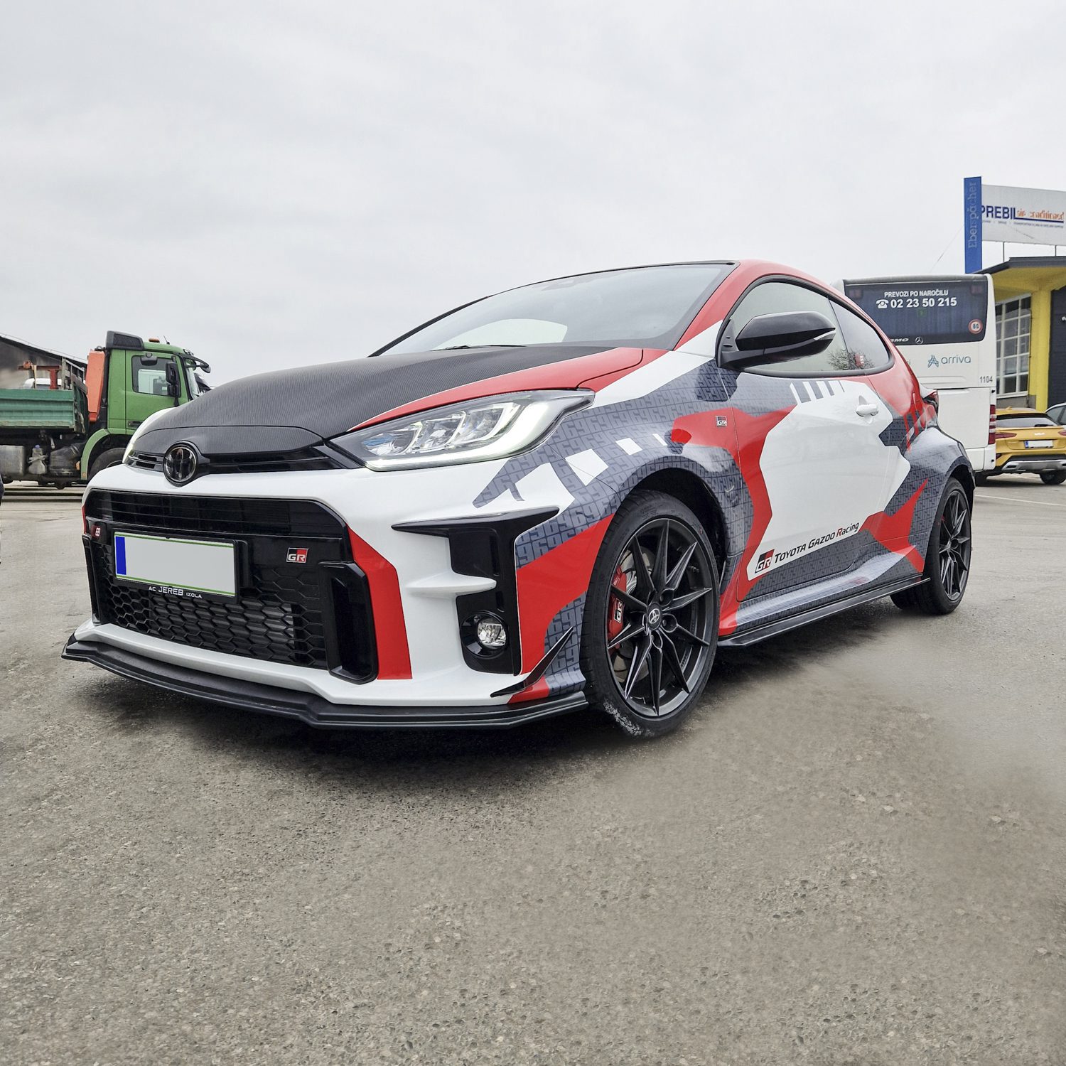 Polepitev dirkalnega vozila Astec GR, izvedeno s strani Styxz.