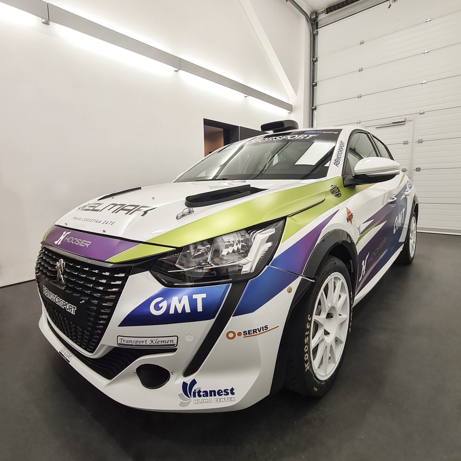 Polepitev dirkalnega vozila Čučilović GMT, izvedeno s strani Styxz.