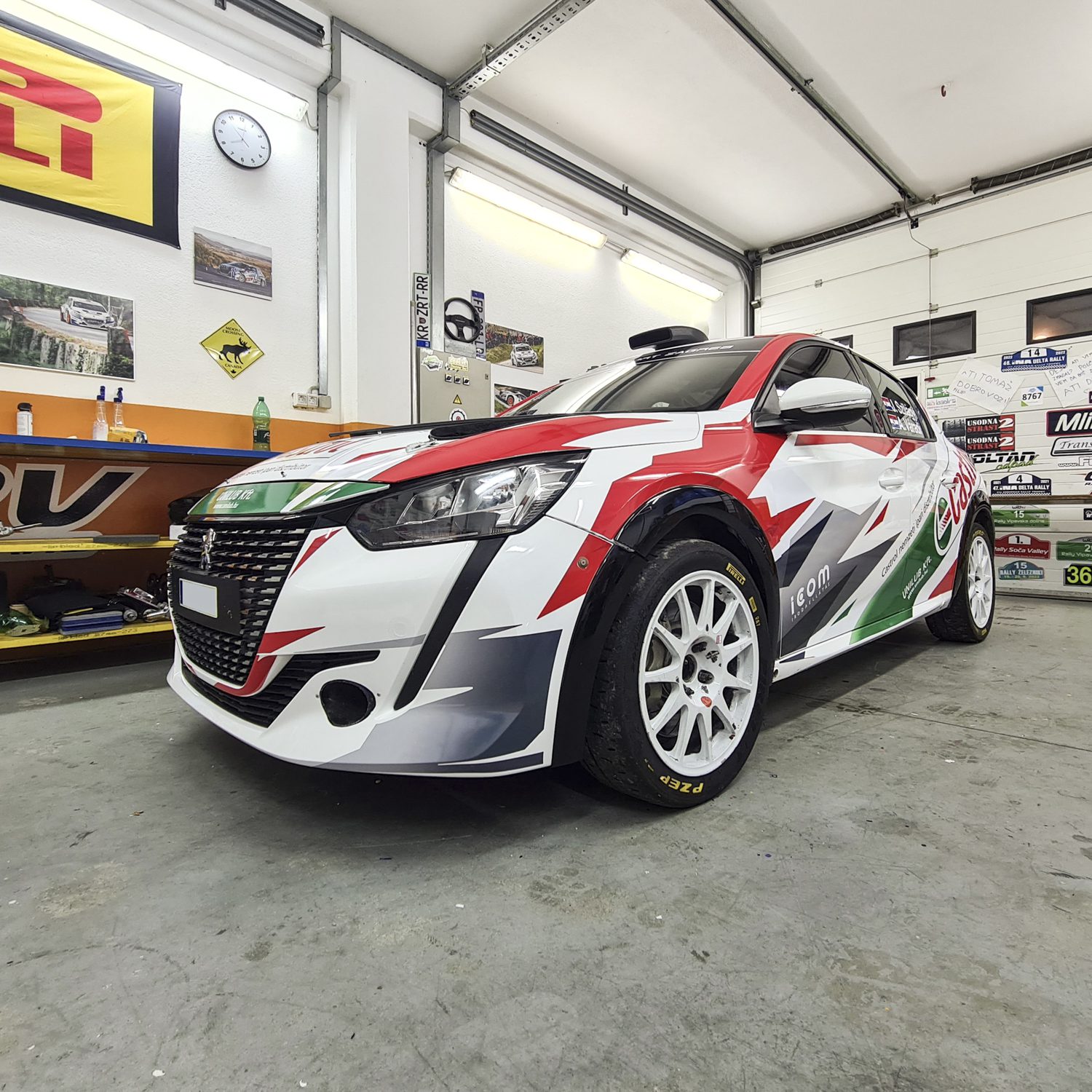 Polepitev dirkalnega vozila Janos szilagyi, izvedeno s strani Styxz.