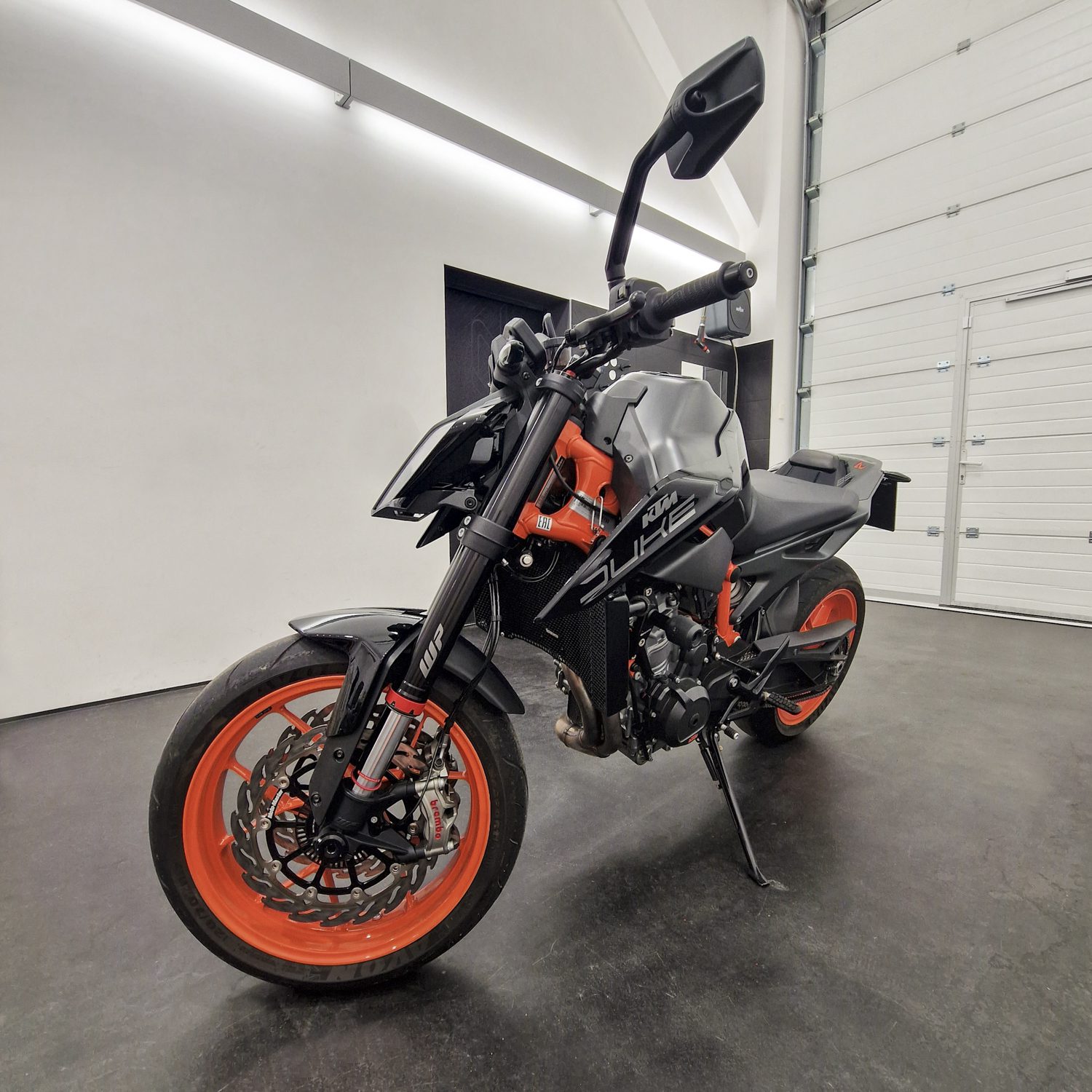 Polepitev dirkalnega vozila Mikelj KTM, izvedeno s strani Styxz.