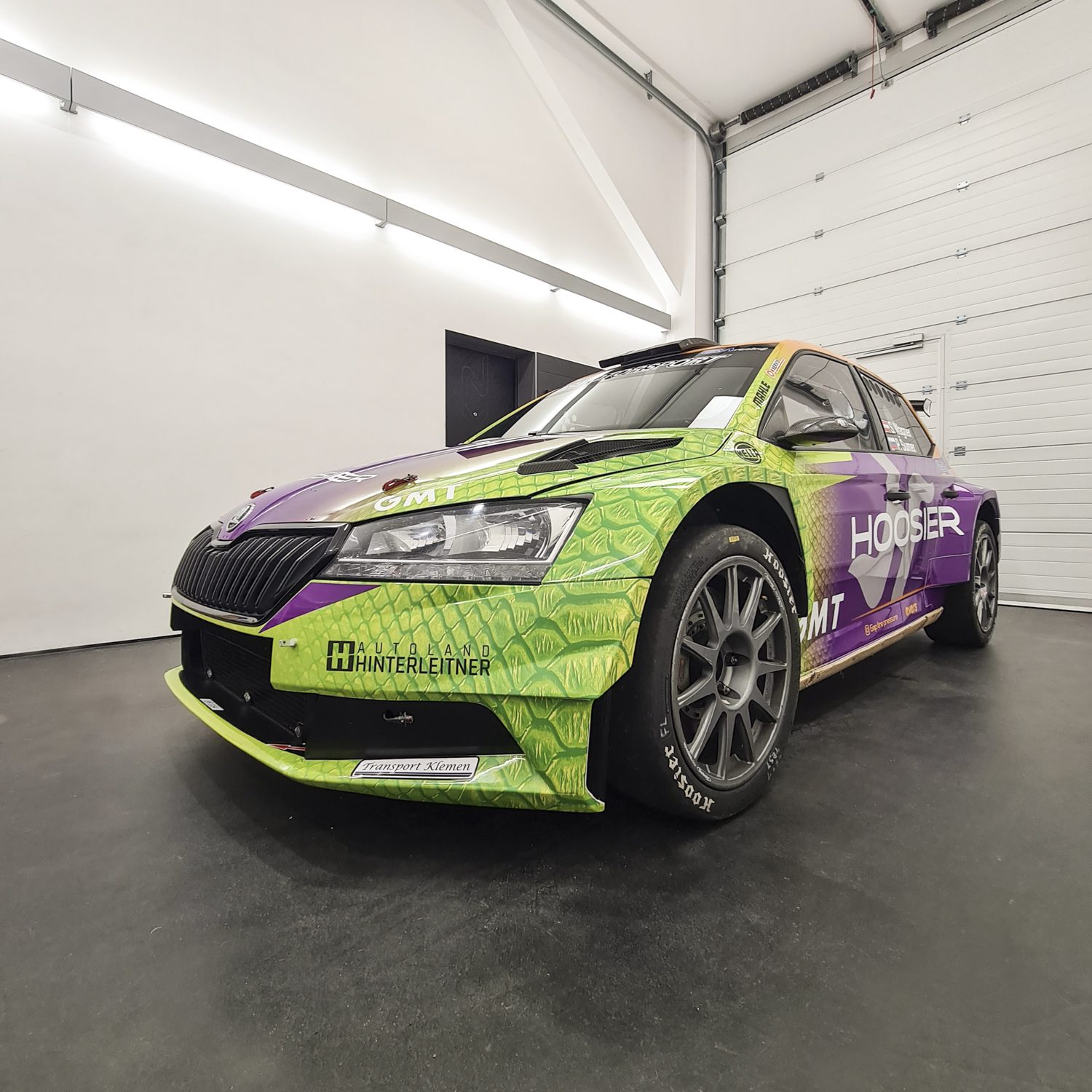 Polepitev dirkalnega vozila Wagner Mamba Škoda, izvedeno s strani Styxz.