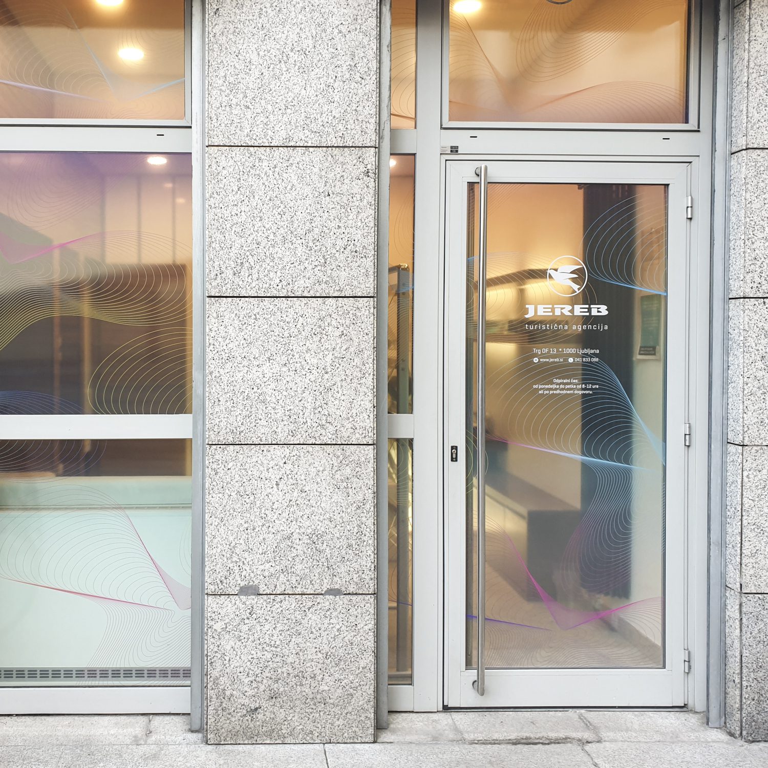 Polepitev stekla za Jereb, izvedeno s strani Styxz.