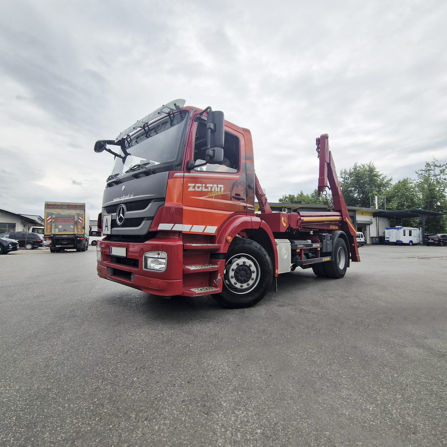 Polepitev tovornjaka Mercedes Actros za Zoltan, izvedeno s strani Styxz.