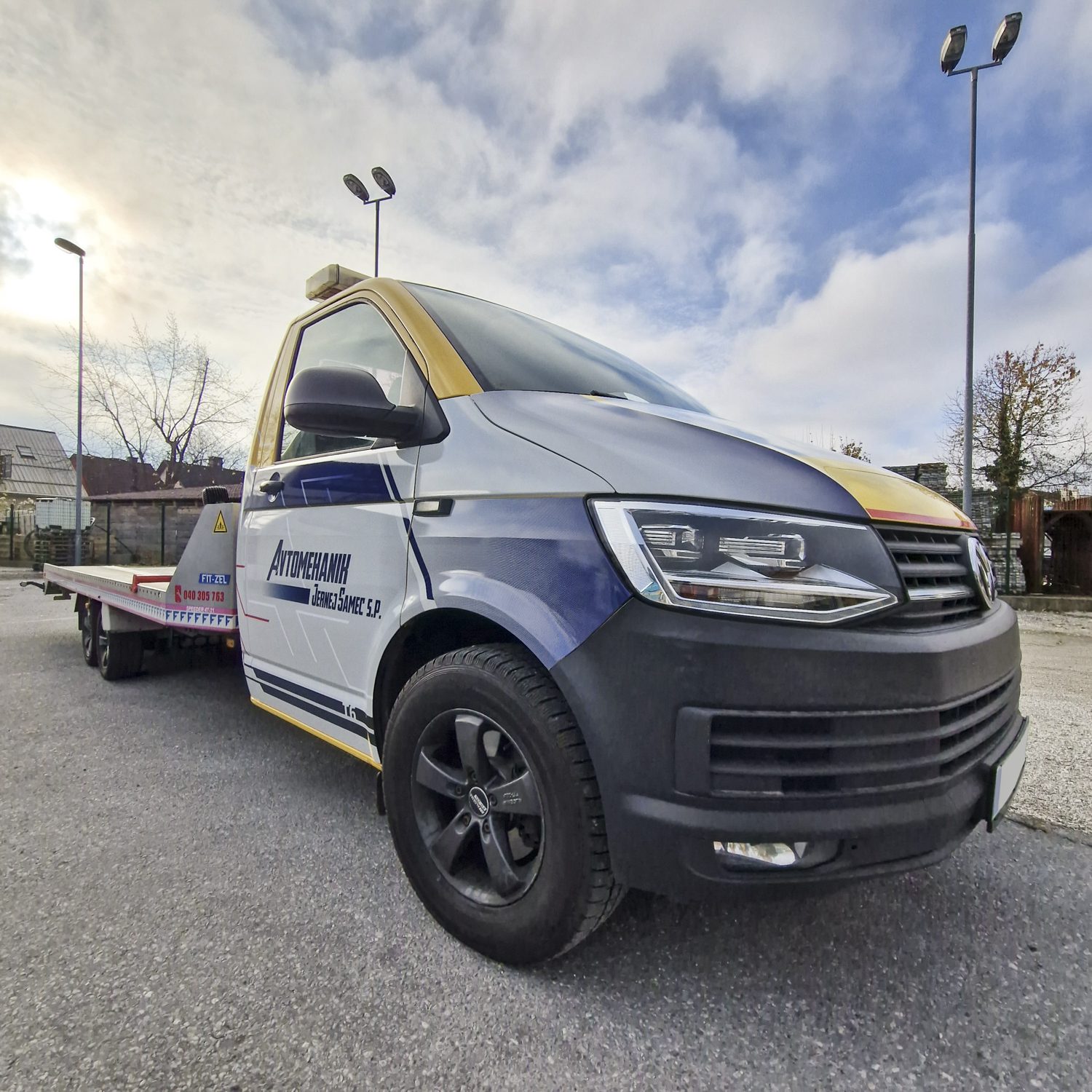 Polepitev tovornjaka avtovleka Volkswagen za Samec Fitzel, izvedeno s strani Styxz.