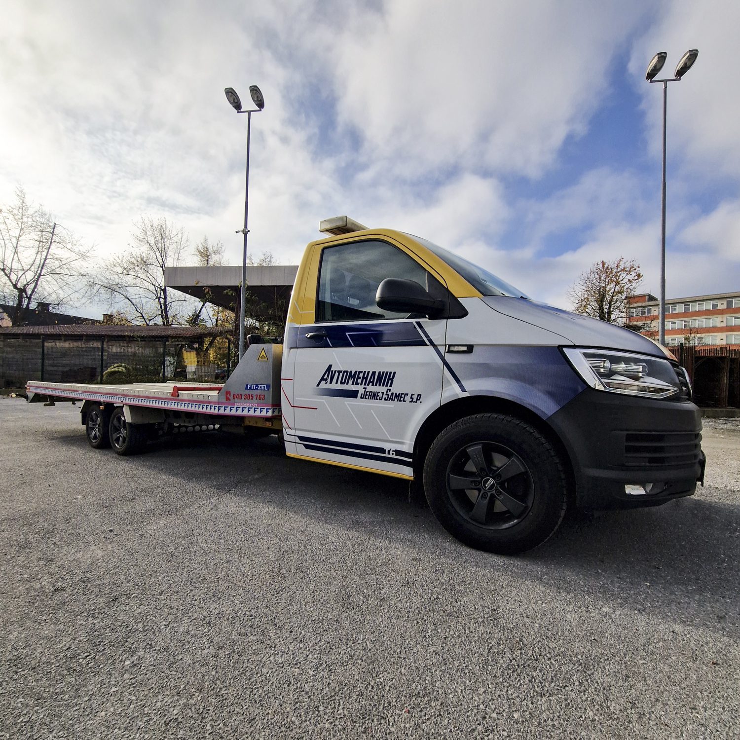 Polepitev tovornjaka avtovleka Volkswagen za Samec Fitzel, izvedeno s strani Styxz.